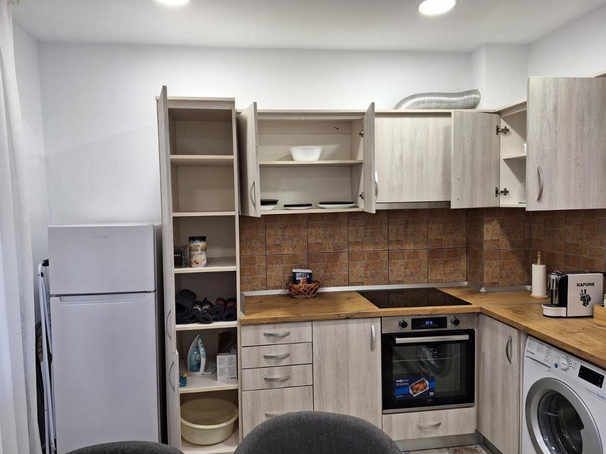 Black Eagle Central Unirii Square, 2 King Size Bedrooms, Free Private Parking Oradea Exterior foto